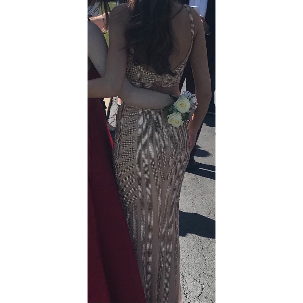 Dress - Picture 6 of 7
